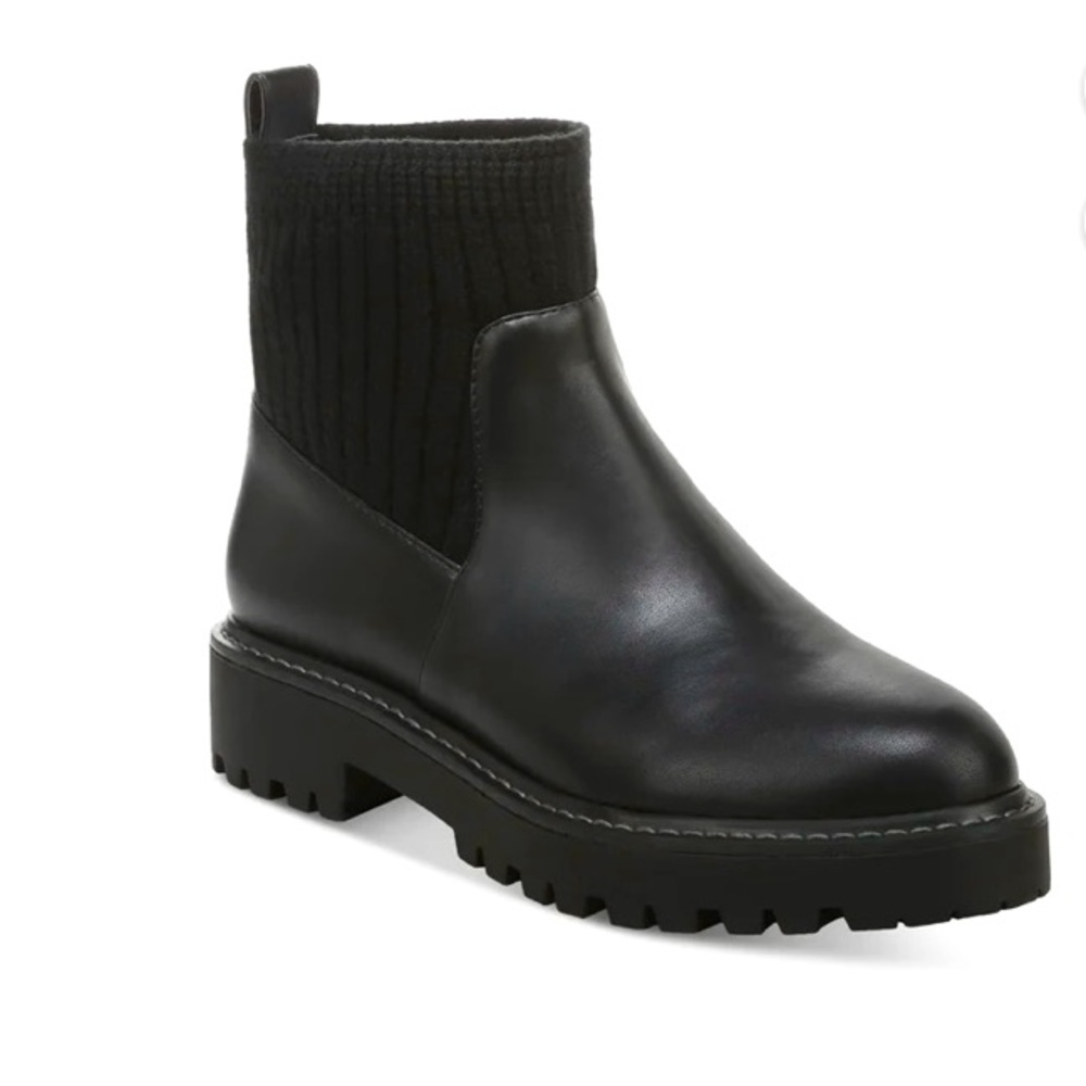 Giana Bernini pull tab cushioned slip resistant booties.